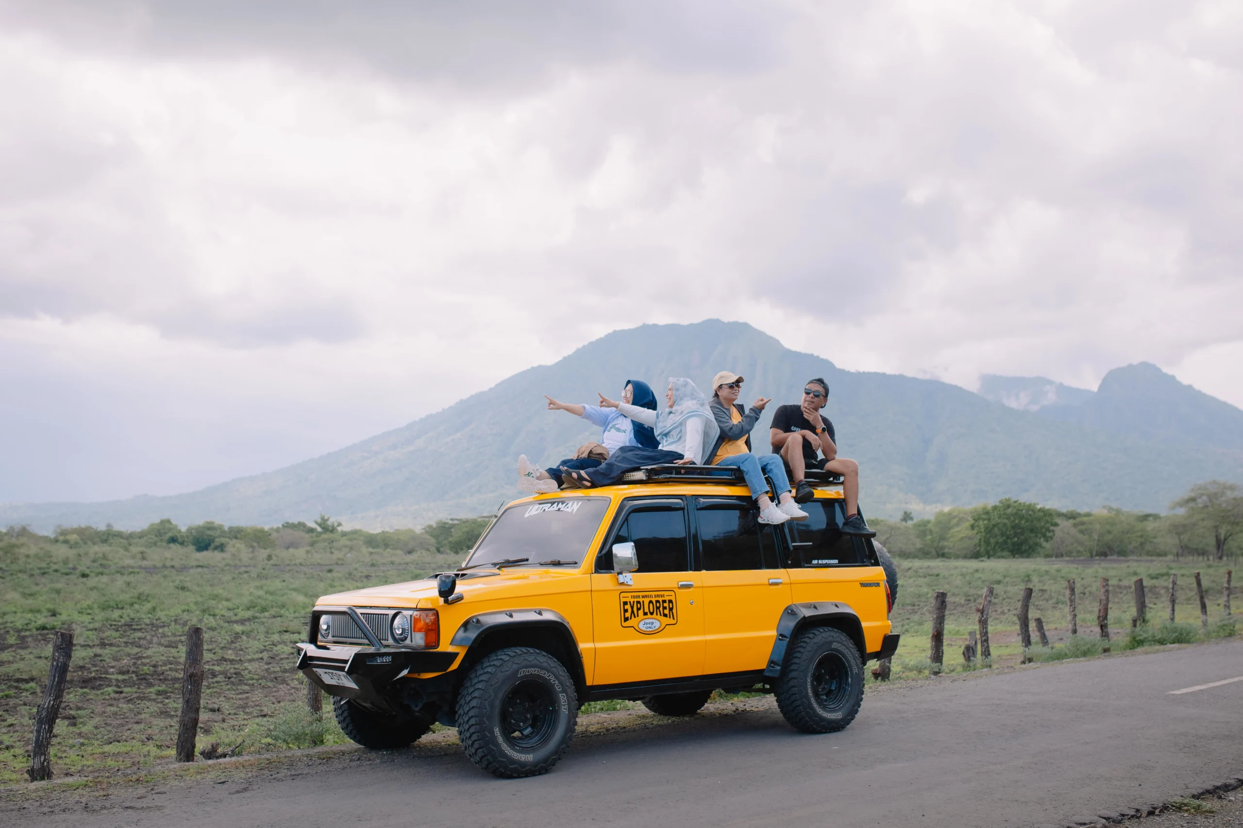 Sewa jeep baluran banyuwangi