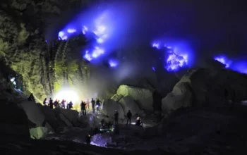 Blue Fire Kawah Ijen Tutup